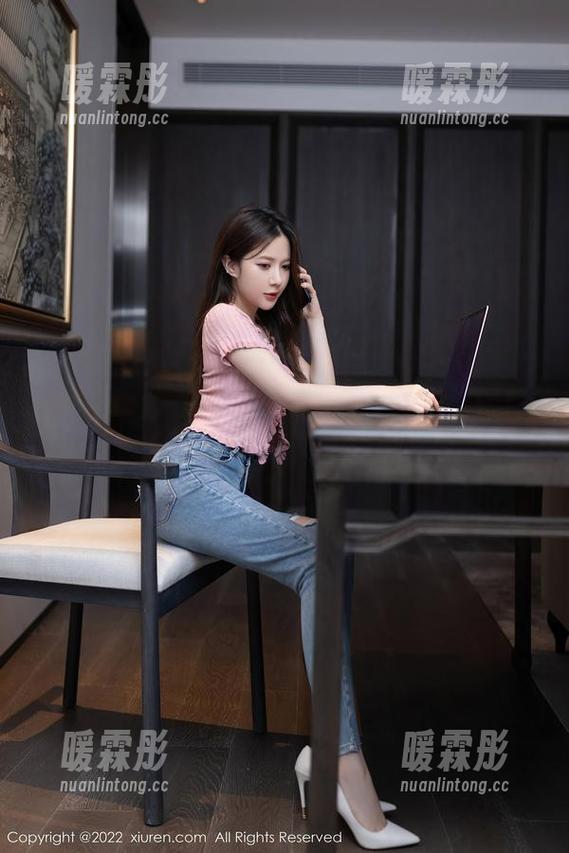 秀人网 - 图片分享：看乔漫妮mina如何把镂空玩得有模有样！