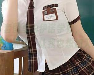 秀人网 - 套图里的伊诺学姐，姿态自由得像在跳舞，让我也想加入。