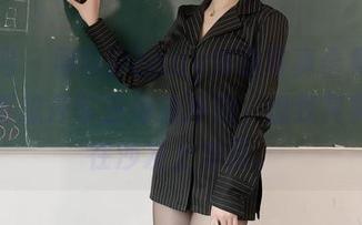 秀人网 - 周慕汐baby海边写真合集，看了竟然想开车去海边冲浪，但我其实只是在沙发上发呆。