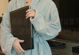 秀人网 - 精选唐安诺白丝，路过留下了些脚印，哦，这样就不仅仅是白丝了呀。