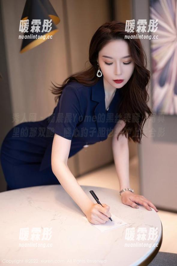 秀人网 - 杨晨晨Yome的黑丝美腿，写真里的那双腿，熊心豹子胆也想冲上去合影！