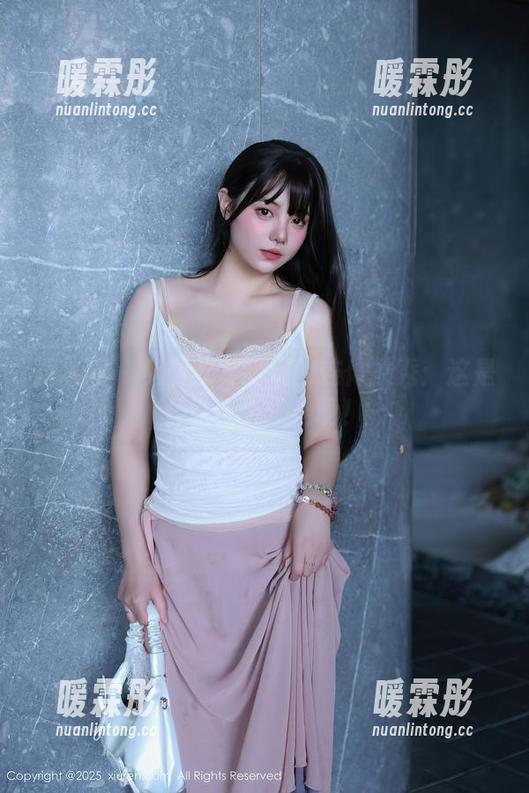 秀人网 - 免费欣赏甜妮的连体衣秀：这是什么天秀演出啊！