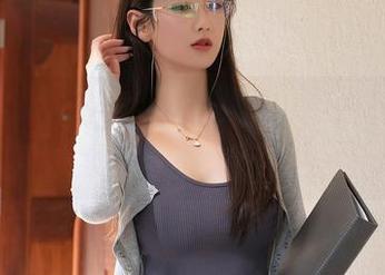 秀人网 - 鱼子酱fish的图包令人歆羡呀，尤其那双无圣光渲染过的美脚！