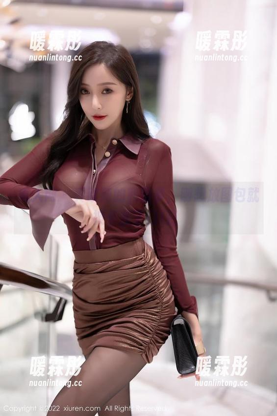 秀人网 - 黄歆苑的和服梦，刚想放图包就被卡在了门口！