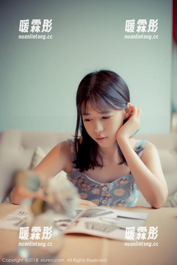 秀人网 - 黄歆苑的牛仔裤：最新照片里的青涩与成熟交错