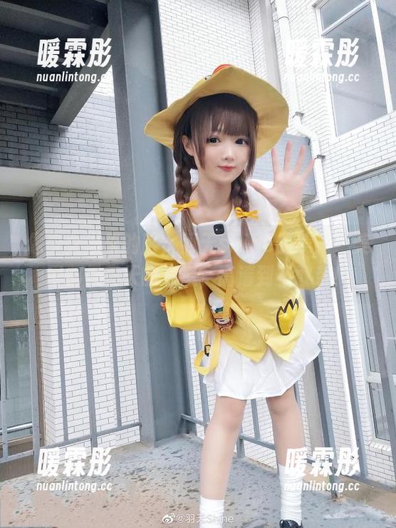 像少女漫里的腿，羽天shine的美腿，美图都是春天的气息，高清到不敢亲！