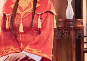 肉扣热热子在线发来了美图，婚纱如何穿出日常味，我已完全想不明白了。