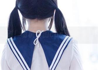 游泳池派对！胡桃喵的cos和她的水上大冒险