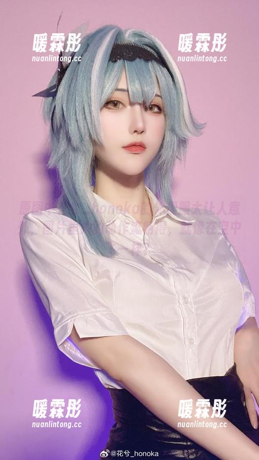 原图中花兮_honoka的体操服太让人意外，图片里她的动作流畅得，就像在空中飞一样？