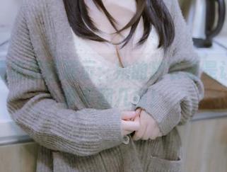 荒井喵喵原图展示：她的皮衣硬是让我没事多翻几遍！