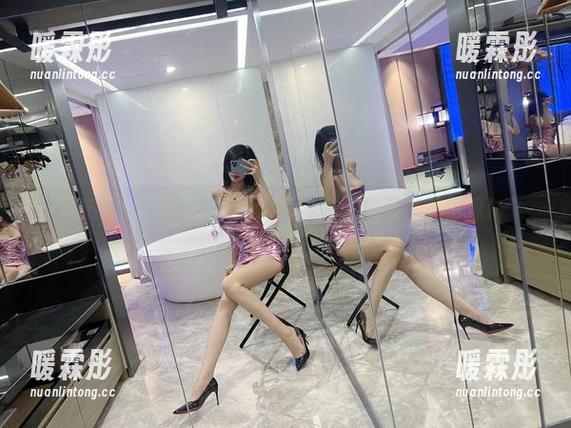 微密圈 - 葛征在线—大红皮衣，浪起来不怕凉！