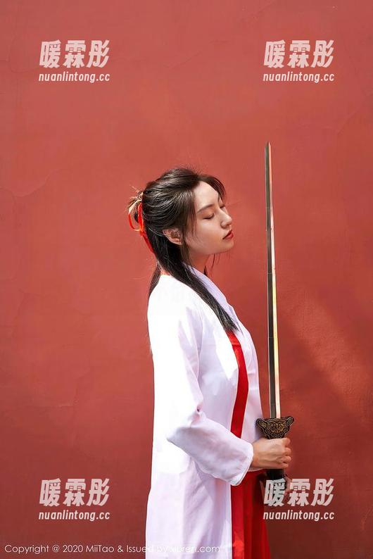 蜜桃社-杏子 蜜桃社 - 杏子在礼服里转圈圈,原图和精选都不怕被戳穿!