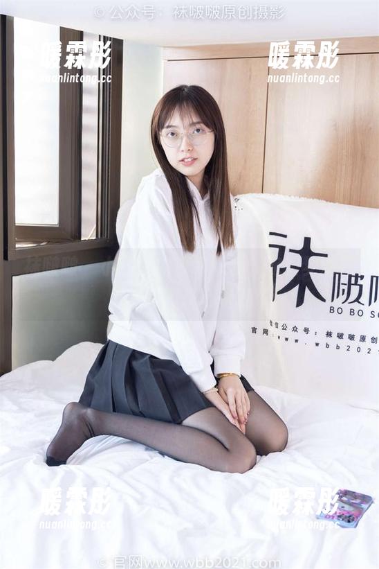 袜啵啵 - 小甜豆的白裙作品，宛如梦游在云端的夹心软糖