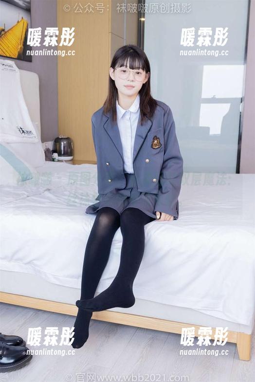 袜啵啵 - 原图分享，小甜豆的双层魔法：丝袜叠穿的极致考验。