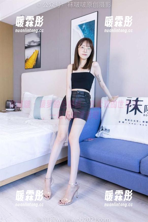 袜啵啵 - 菠萝的白棉袜：在柔软的世界里，一起下载原图吧！