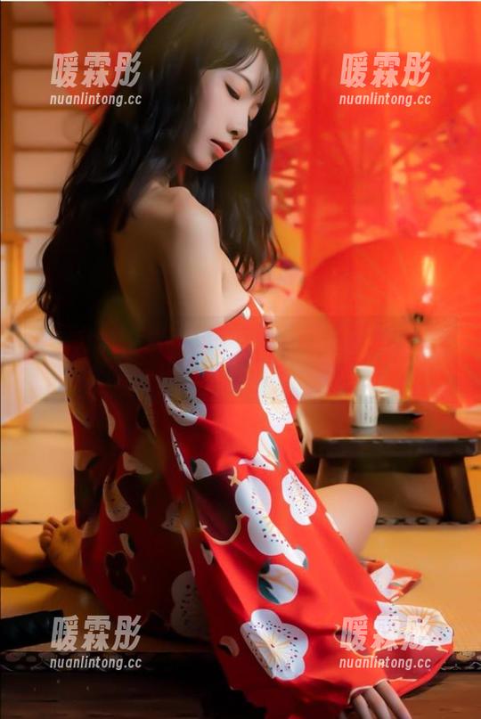 轻松分享：西呱呀呀呀的淡蓝JK私房写真小乐趣