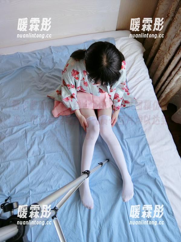 西尔酱的校服白丝合集来了，试图模仿一波，但感觉没她那股气质…图片难以达到啊。