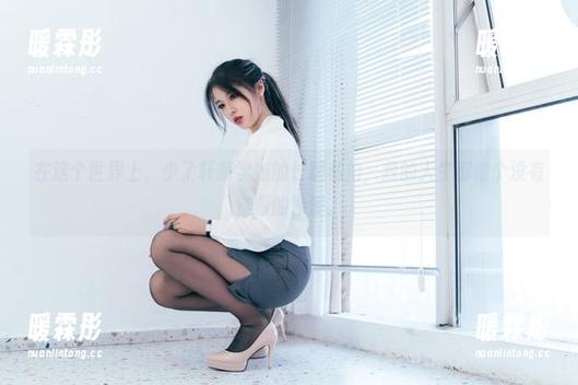 在这个世界上，少了轩萧学姐的长腿私拍，我的人生都像个没有资源的沙漠。