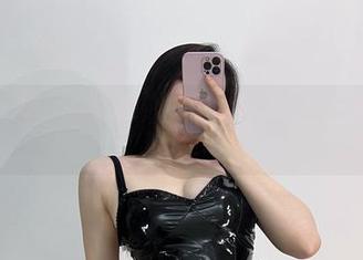 微密圈 - 穿上私房套装，铁锤姐姐的愉悦指数直爆表，哈哈！
