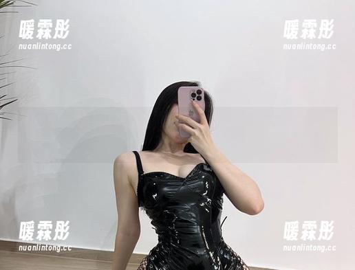 微密圈 - 穿上私房套装，铁锤姐姐的愉悦指数直爆表，哈哈！