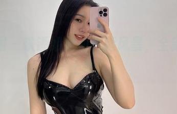微密圈 - 铁锤姐姐的白腿风暴，全新套图上线！