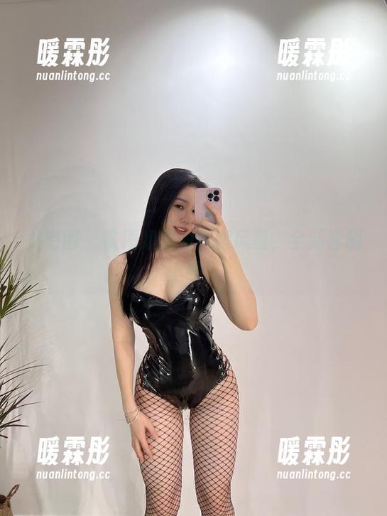 微密圈 - 铁锤姐姐的白腿风暴，全新套图上线！