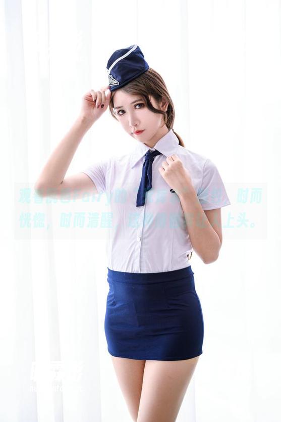 观看阮邑Fairy的“死库水”图包，时而恍惚，时而清醒，这种徘徊真让人上头。