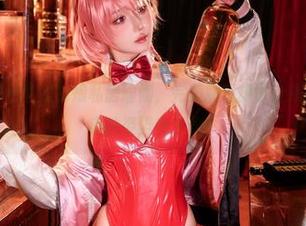 零光灯下的阿包也是兔娘私房瑜伽，完美展现却也让我思考：这个爽爽的姿势有多难！