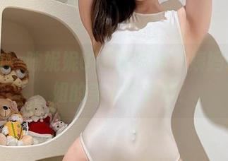 微密圈 - 陈妮妮UNI的写真，姨妈色太好，姐的美不容小觑！