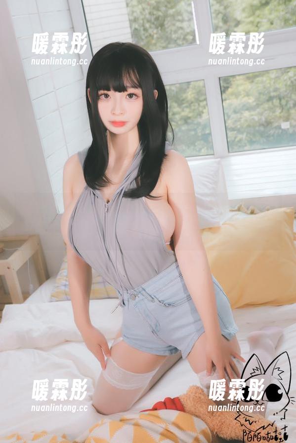 免费写真：陌陌咕咕咕在黑丝下的“叛逆时代”