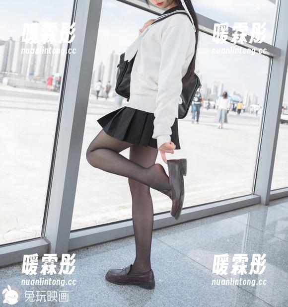 雪琪SAMA化身女警，挺胸迎敌的图库创意！