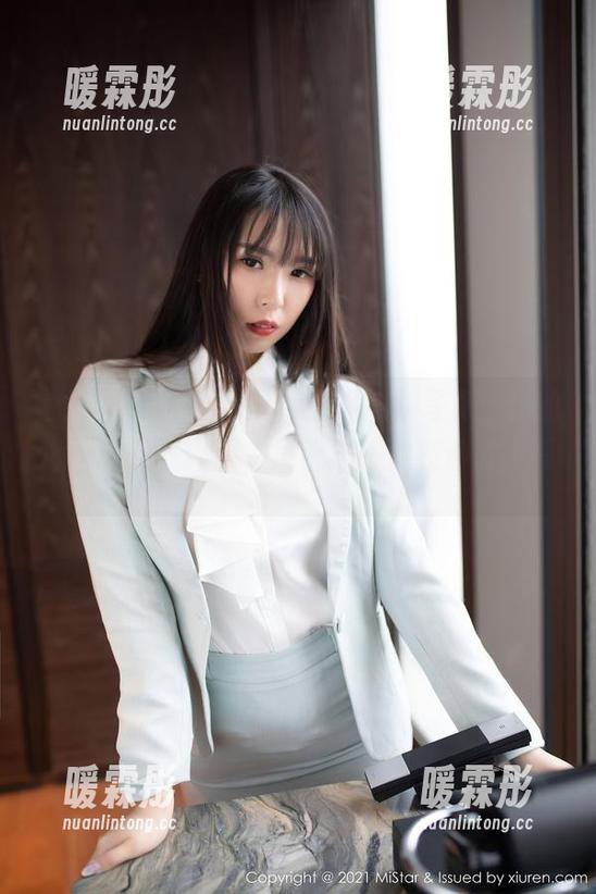 魅妍社 - 精选Jenny佳妮户外写真，我的心灵都开始遨游，尽管我一边在沙发上看。