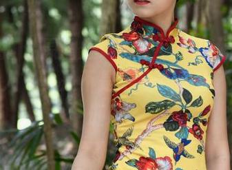 魔镜街拍 - 原图爆料：寒风中婷婷化为“肉丝美人”，是不是给了冬天点不一样的调味？