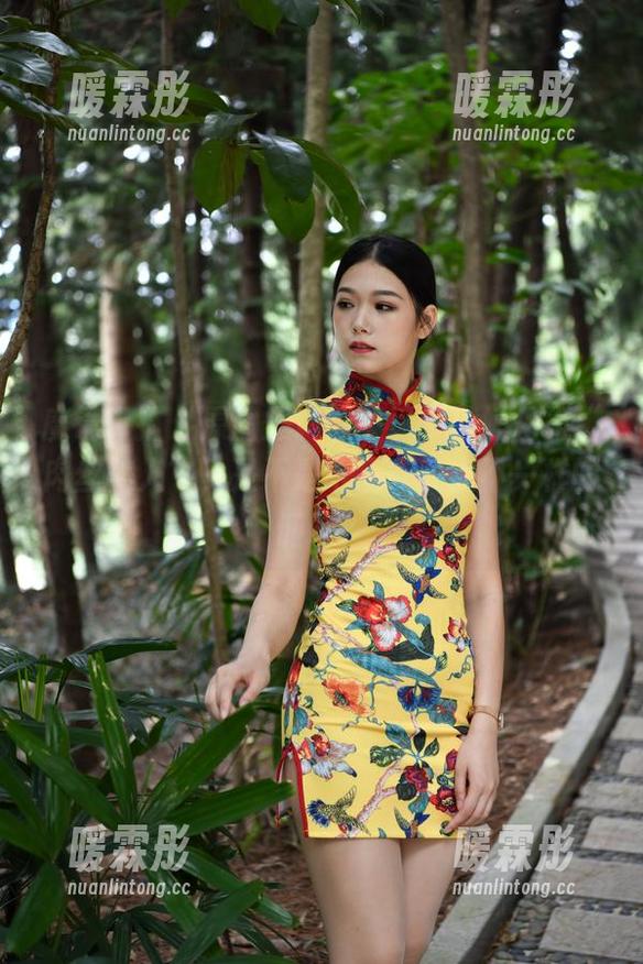 魔镜街拍 - 原图爆料：寒风中婷婷化为“肉丝美人”，是不是给了冬天点不一样的调味？