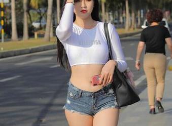 魔镜街拍 - 玲玲的图册，车展中的街拍一人秀，咋就长这样？