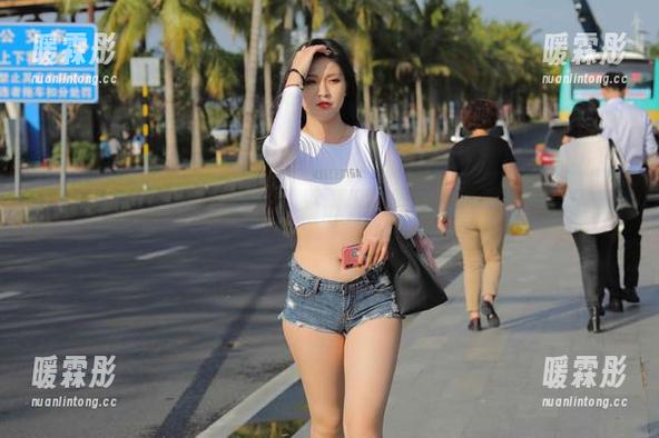 魔镜街拍 - 玲玲的图册，车展中的街拍一人秀，咋就长这样？