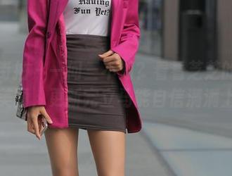 魔镜街拍 - 一问三不知？看看芝芝的蓝色泳衣美图，更新完立马能自信满满上场！